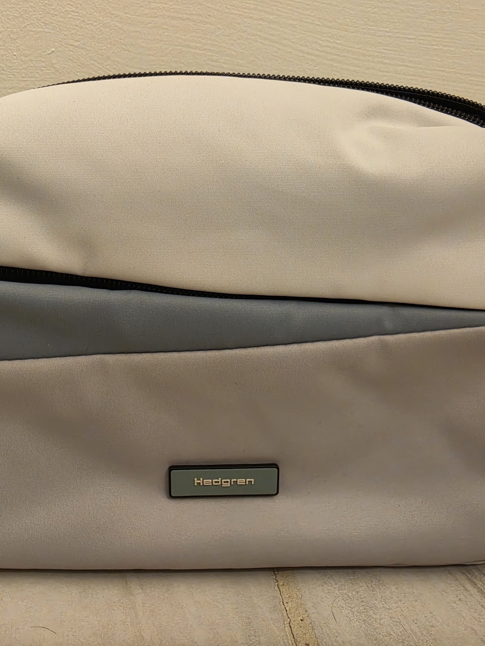 Hedgren Two-Tone Light Gray and Cream Travel Bag